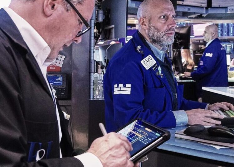 Stocks inch to more records after oil prices drop
