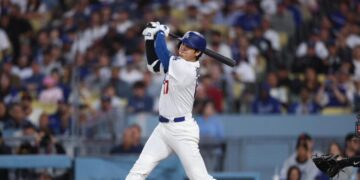 Shohei Ohtani ends home run drought, but struggling Dodgers fall to Giants again
