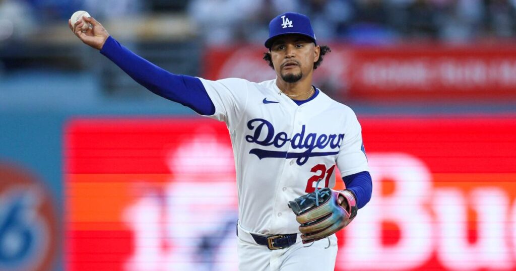 Dodgers bring back Santiago Espinal, address bench in series of roster moves