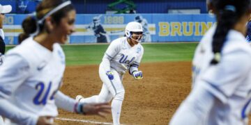 UCLA softball bats catch fire, Bruins roll to super regional win over UCF