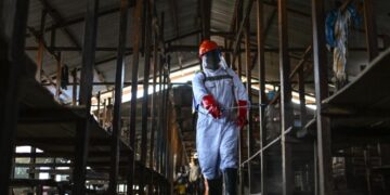 A second Ebola treatment center is set ablaze in eastern Congo; 18 patients flee
