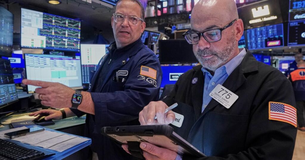 Wall Street keeps rising, even as U.S. households keep getting more discouraged