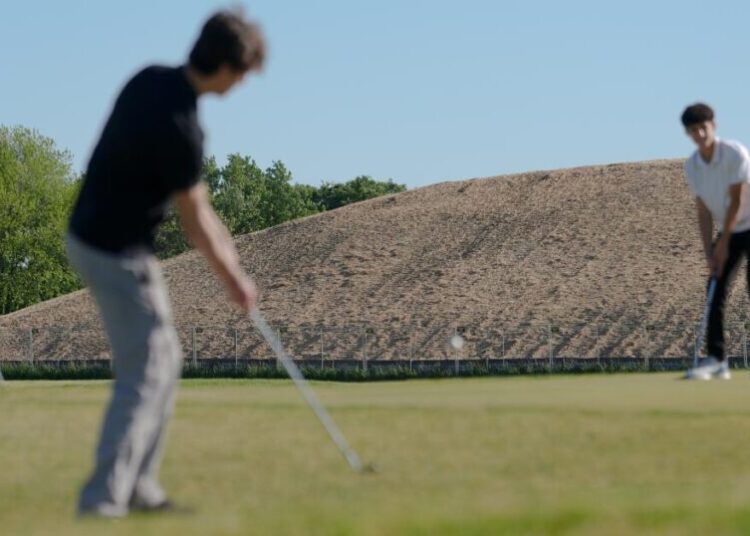 White House East Wing debris dumped at nearby golf course has toxic metals, a report says
