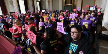 In deal with business leaders, $30 minimum wage for L.A. hotel and airport workers will be delayed