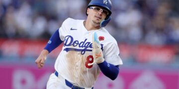 Dodgers ride Kiké Hernández’s emotional comeback and seventh-inning surge to beat Rockies