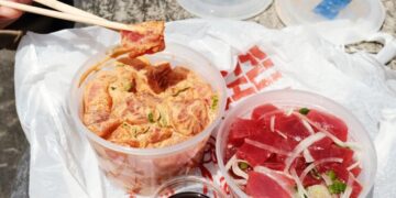 Find some of L.A.’s best new poke in a Koreatown parking lot