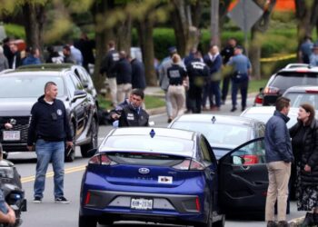 Man with an assault rifle sprays rounds at drivers near Boston, wounding 2 before being shot