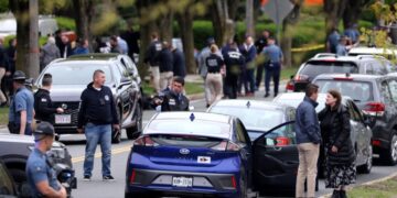 Man with an assault rifle sprays rounds at drivers near Boston, wounding 2 before being shot