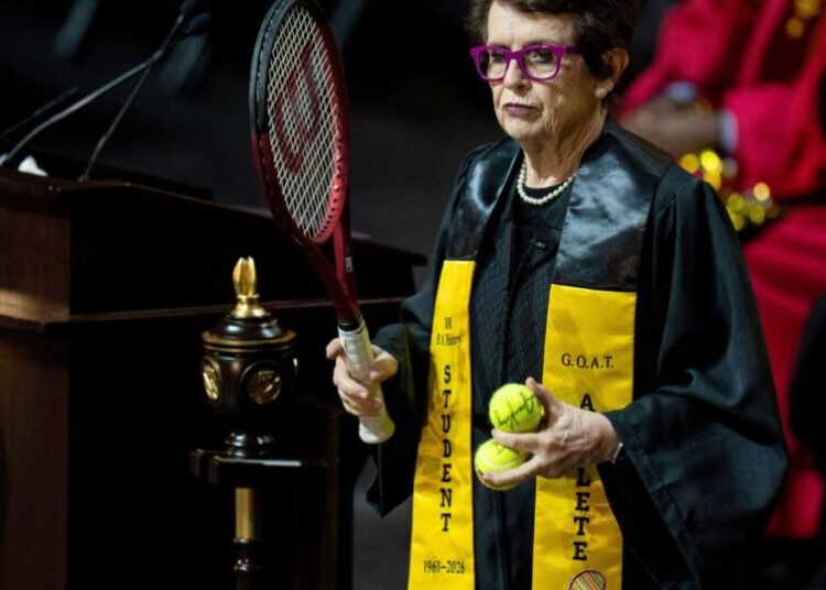 Tennis great Billie Jean King graduates from Cal State L.A. 65 years after enrolling