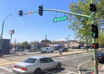 3 dead in Oakland after speeding driver crashes into crowd