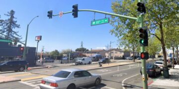 3 dead in Oakland after speeding driver crashes into crowd