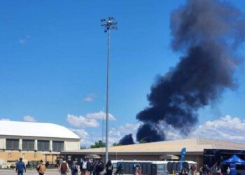 Four crew members eject safely after two Navy jets crash during Idaho air show