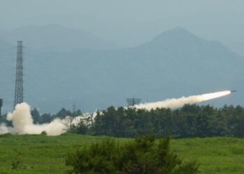 U.S. test fires mobile rocket system near Mt. Fuji in rapid ‘shoot and scoot’ drill