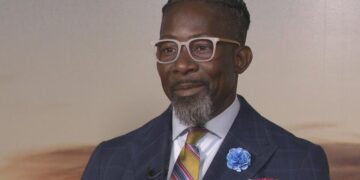 Former head of Iowa school district sentenced to 2 years for falsely claiming to be a US citizen