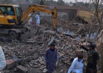 Death toll rises to 14 police officers in Pakistan suicide attack on security outpost