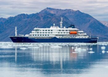 A cruise ship is waiting for help after a suspected outbreak of rare hantavirus onboard killed 3