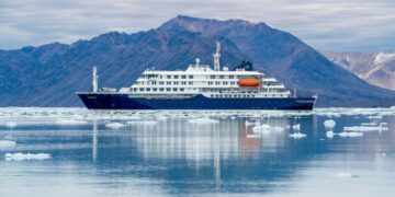 A cruise ship is waiting for help after a suspected outbreak of rare hantavirus onboard killed 3