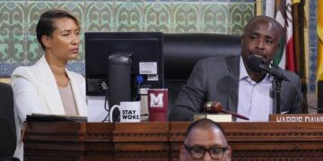 L.A. Council takes first step to delay $30-an-hour minimum wage for hotel, airport workers