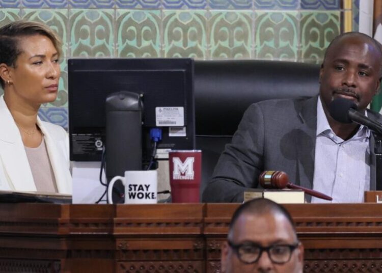 L.A. Council takes first step to delay $30-an-hour minimum wage for hotel, airport workers