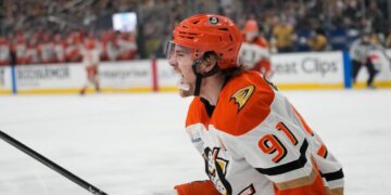Beckett Sennecke, Leo Carlsson power Ducks to Game 2 win over Vegas