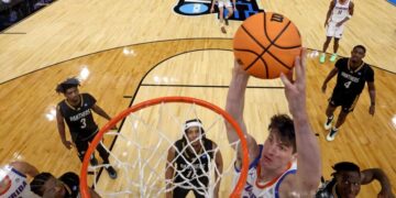 Tallest college basketball player in history transferring to UC Irvine from Florida