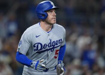 Freddie Freeman shakes off illness to homer twice as Dodgers defeat Padres