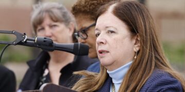 Push to oust L.A. city attorney grows as challenger gains support of D.A., police union