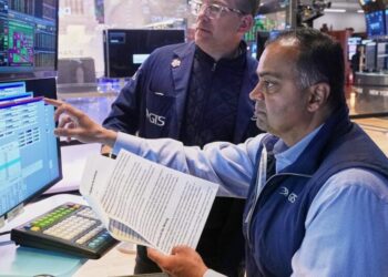 Oil prices rise as the Iran war drags on, but stocks inch to more records