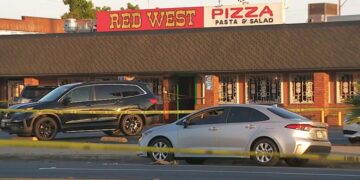 Man shot and killed while breaking up fight at Wilmington pizza shop