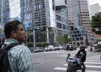 ‘Who would want to come here?’ Downtown L.A. businesses demand attention from the mayor’s race
