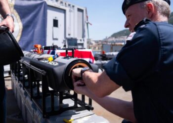 Britain’s navy prepares to clear mines in the Strait of Hormuz while waiting for a peace deal