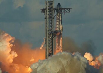 SpaceX files to go public in huge IPO deal