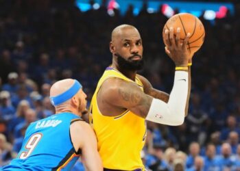 Thunder pull away in second half to defeat Lakers in Game 1