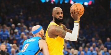 Thunder pull away in second half to defeat Lakers in Game 1