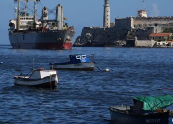 A humanitarian aid ship from Mexico docks in Havana as U.S.-Cuba tensions escalate