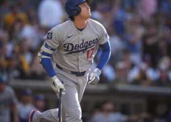 Dodgers’ Shohei Ohtani hits leadoff homer against Padres before taking the mound