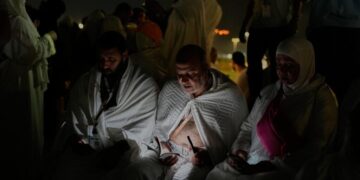 Muslim pilgrims converge on Arafat for prayers and worship as Hajj reaches its peak