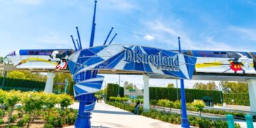 Disney’s theme parks revenue holds steady, despite national economic concerns