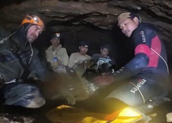 Rescuers free 4 men trapped in a flooded Laos cave; 2 still missing