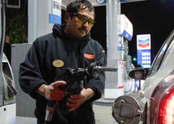 Oregon Democrats found a way to improve roads. Now their gas tax goes before voters as prices soar