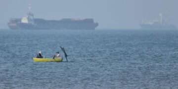 U.S. fires on and disables 2 more Iranian tankers as tensions rise in the Strait of Hormuz
