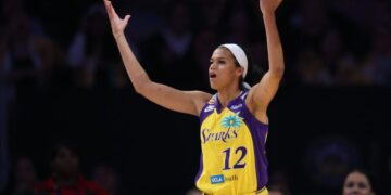Kelsey Plum scores 28 points, but Sparks lose to Tempo