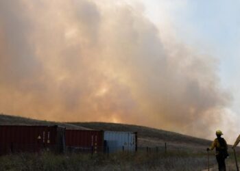 Bain fire injures 4 in Riverside County; civilian drones interfere with firefighting aircraft
