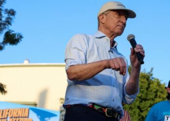 Influencer files complaint against Steyer campaign, alleging violations