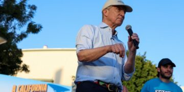 Influencer files complaint against Steyer campaign, alleging violations