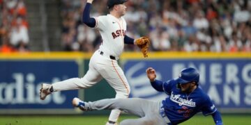 Shohei Ohtani pitches well, but Dodgers offense goes back to sleep in loss to Astros