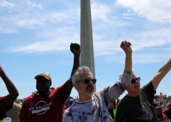 Secret Service says suspect fired weapon on National Mall, bystander injured