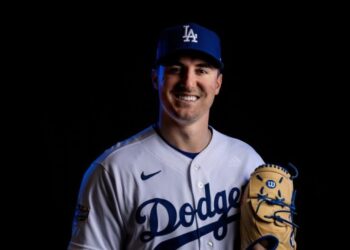 Hey, young athletes: Would you trust this former Dodgers pitcher to manage your money?