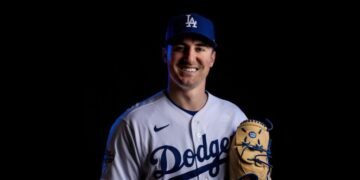 Hey, young athletes: Would you trust this former Dodgers pitcher to manage your money?