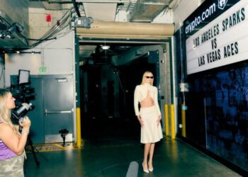 The Sparks tunnel walk is an exhilarating act of ownership — and perfect ab showcase
